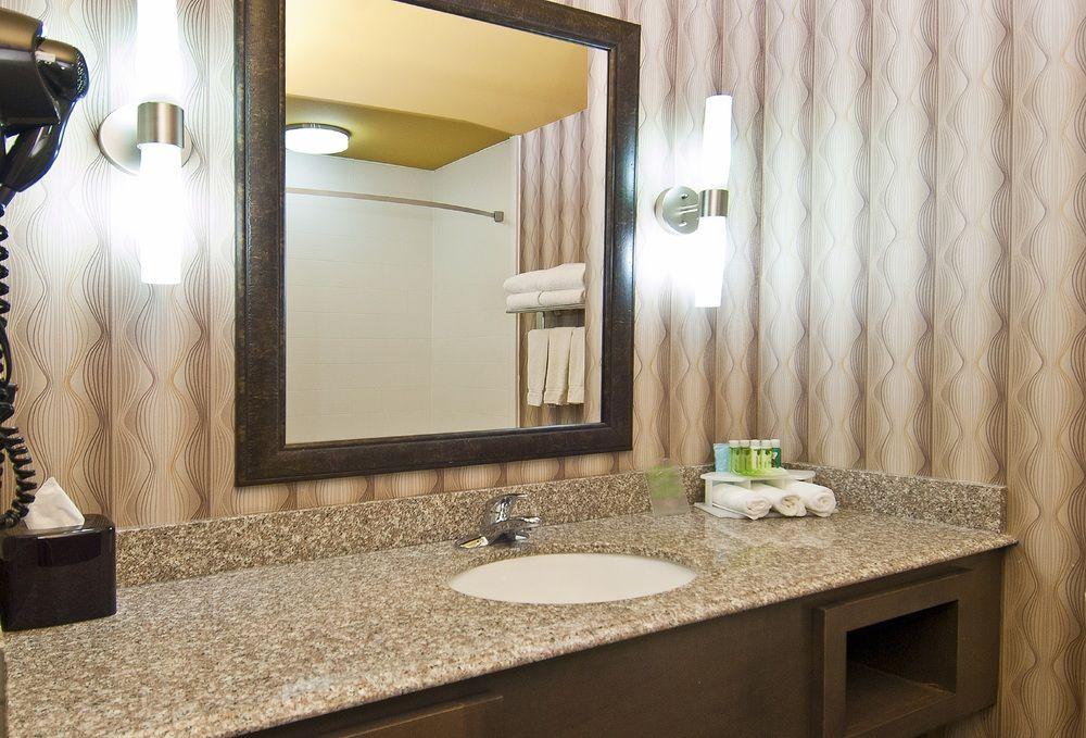 Holiday Inn Express Hotel & Suites Olive Branch By Ihg Eksteriør billede